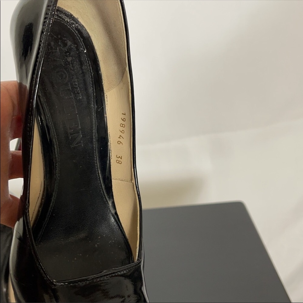 Gorgeous, authentic Alexander McQueen patent heels 38 - Picture 3 of 9
